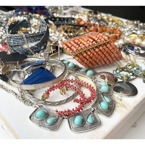 Vintage To Now Jewelry 25 Pc Lot Of Jewelry, No Junk All Wearable Or Resell - Picture 8 of 10